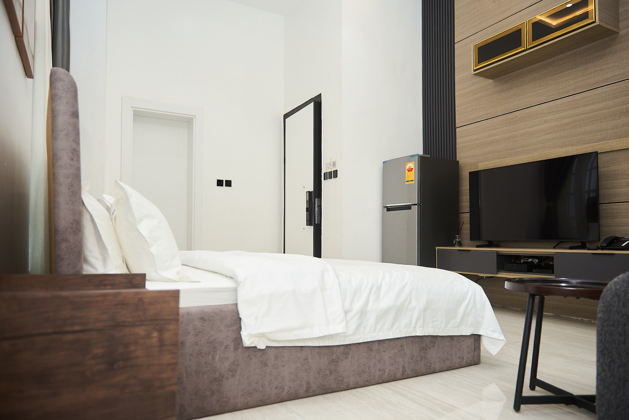 Restful studio quarters